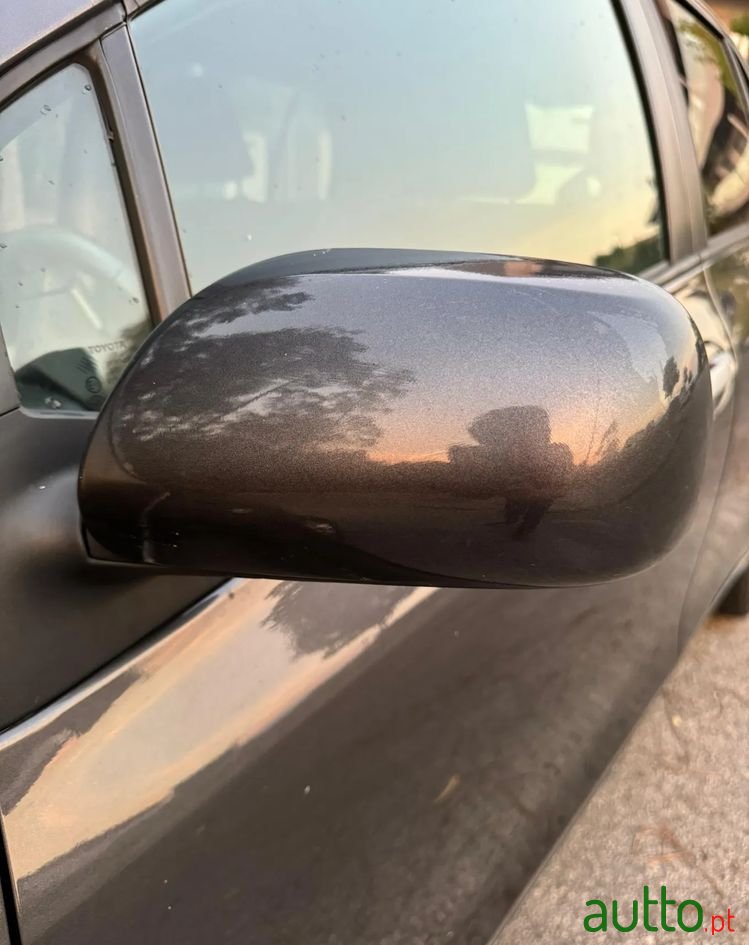 2010' Toyota Yaris photo #6