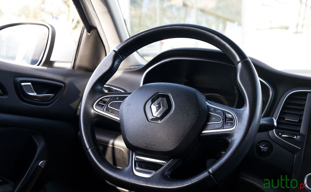 2016' Renault Megane photo #2