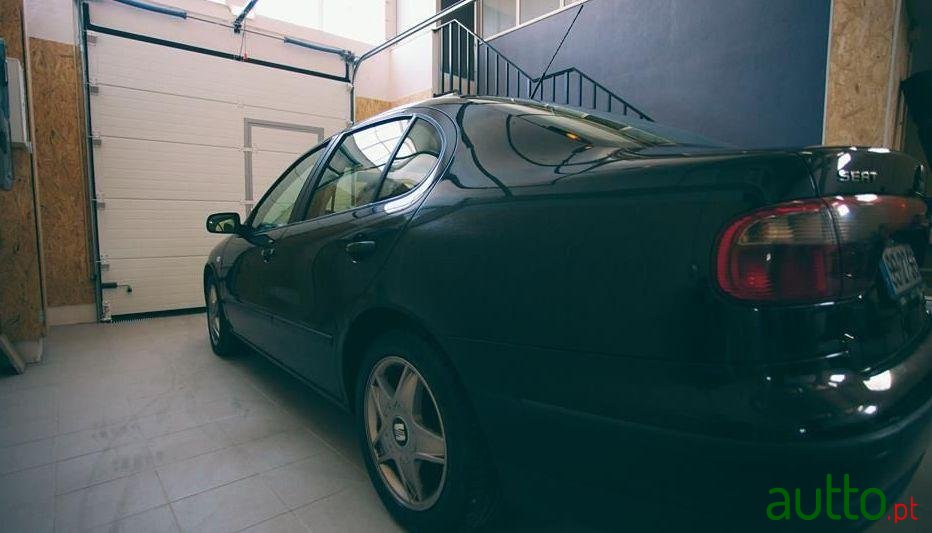 2001' SEAT Toledo photo #1