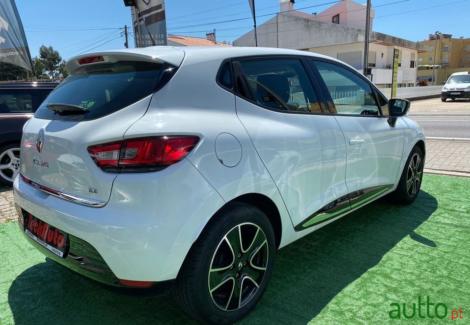 2014' Renault Clio photo #6