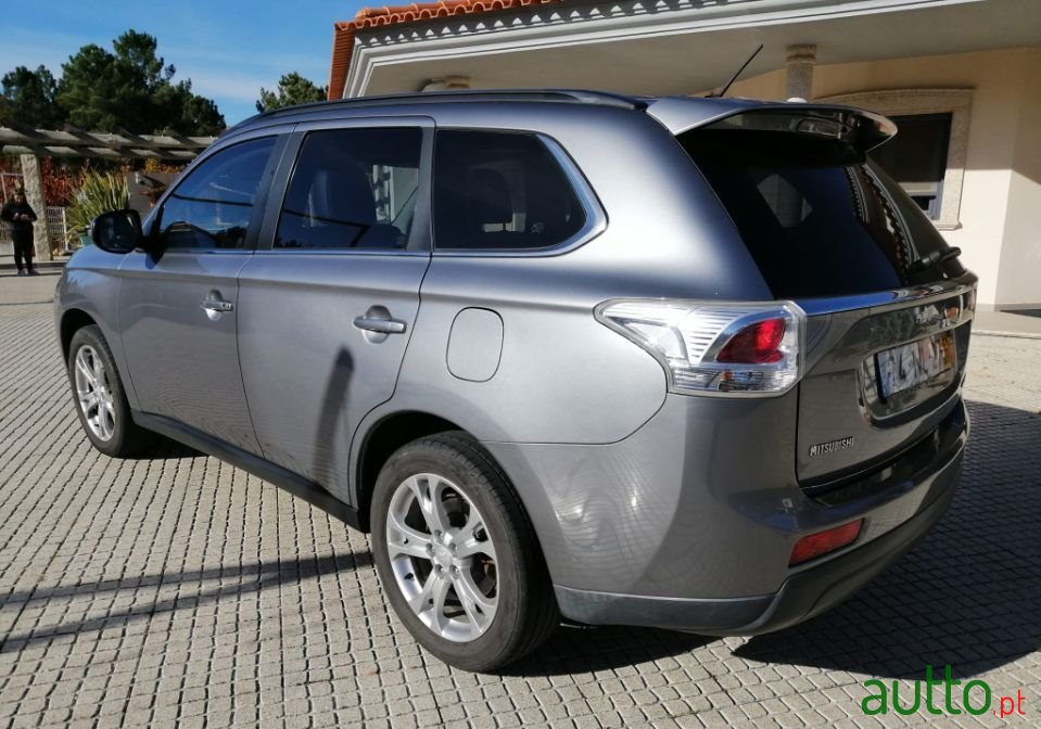 2013' Mitsubishi Outlander photo #4