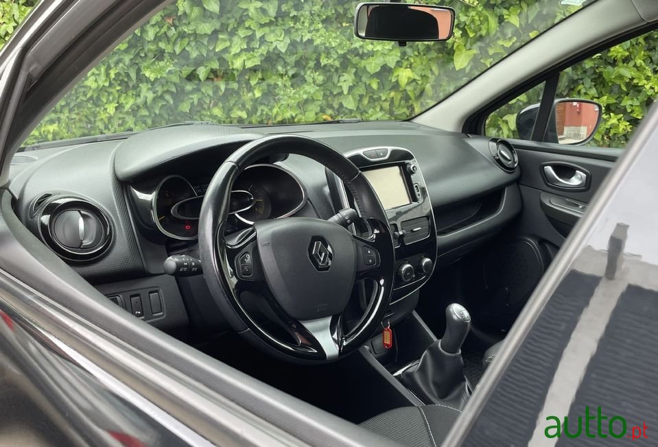 2015' Renault Clio Break photo #6