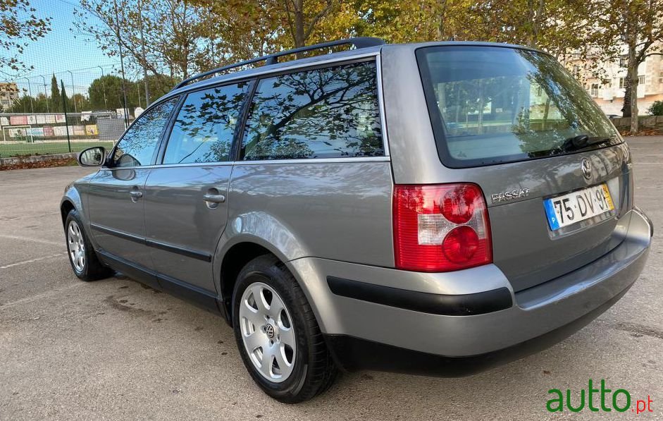 2004' Volkswagen Passat Variant photo #4