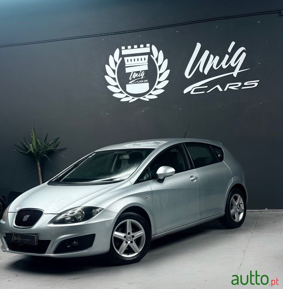 2011' SEAT Leon photo #2