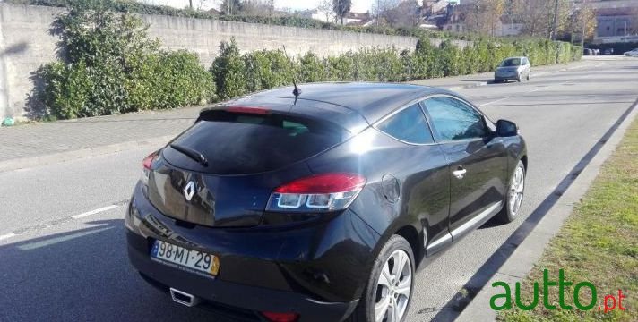 2009' Renault Megane Coupe photo #2