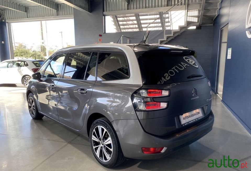 2019' Citroen C4 Spacetourer photo #3
