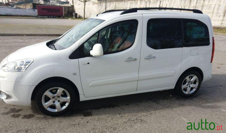 2014' Peugeot Partner photo #2