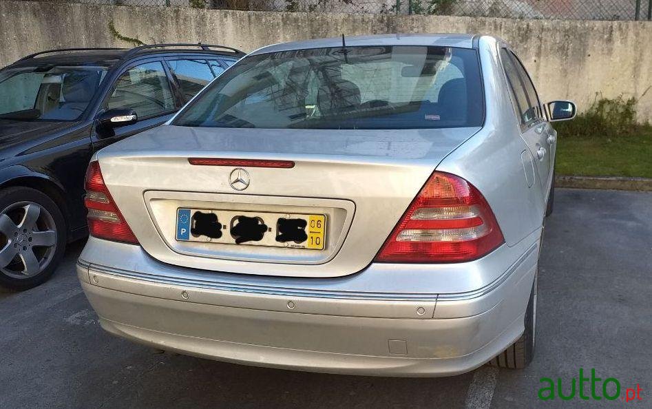 2006' Mercedes-Benz C-220 photo #3