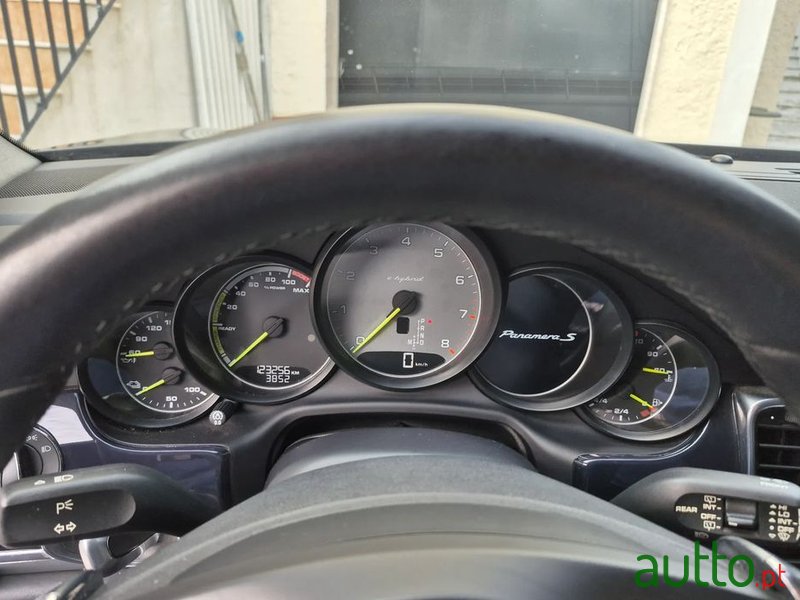 2016' Porsche Panamera S E-Hybrid photo #2