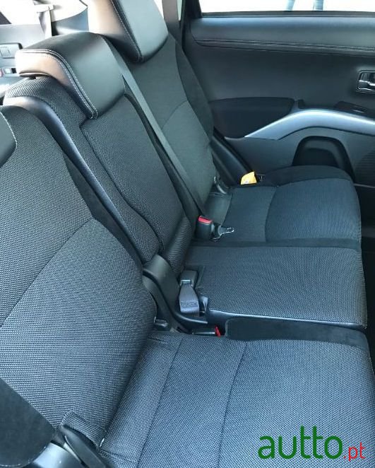 2011' Mitsubishi Outlander photo #1