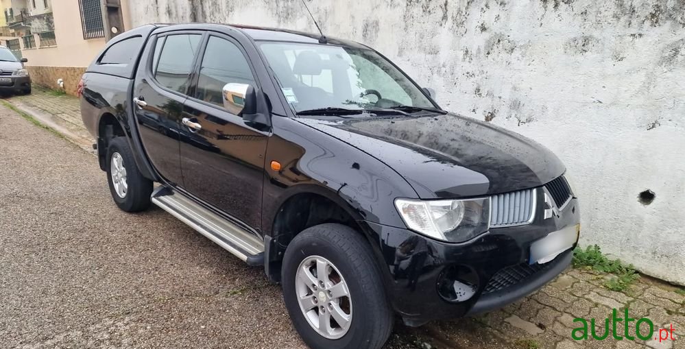 2010' Mitsubishi L200 photo #1