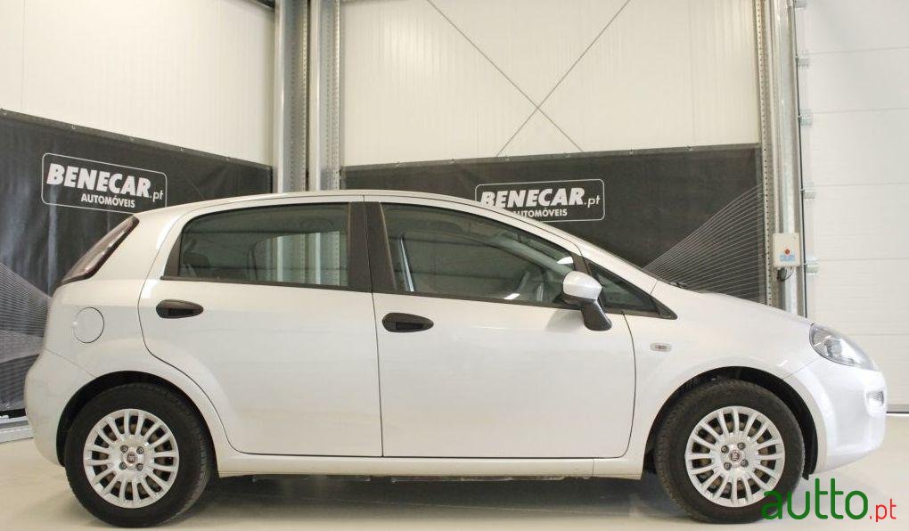 2014' Fiat Punto 1.3 Multijet photo #1