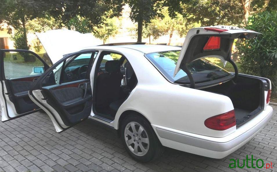 1998' Mercedes-Benz E-220 Nacional photo #3