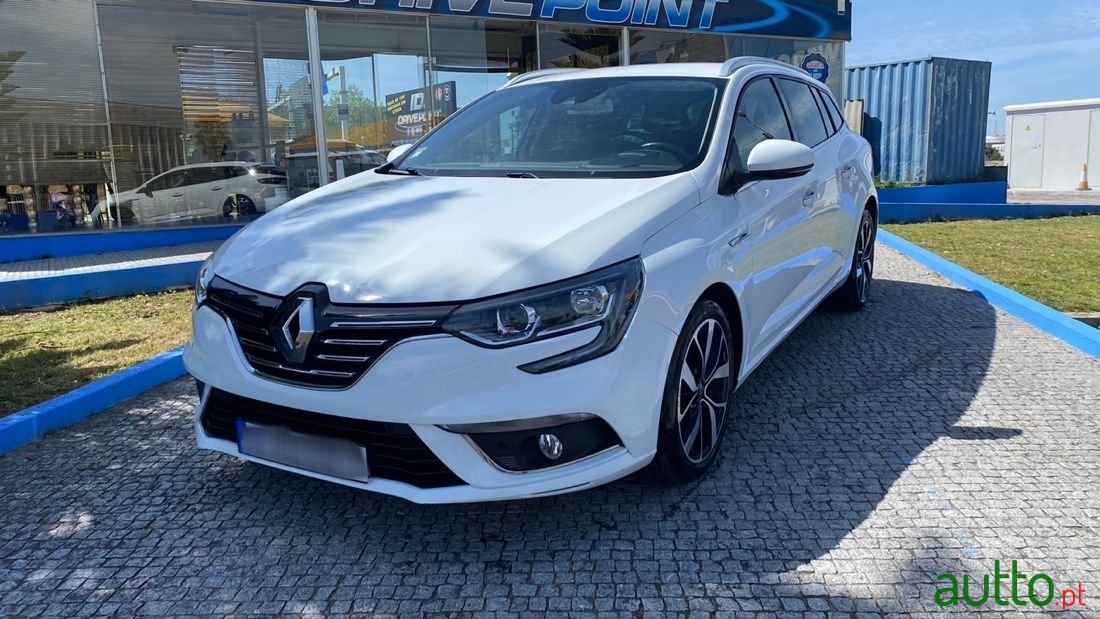 2019' Renault Megane Sport Tourer photo #2
