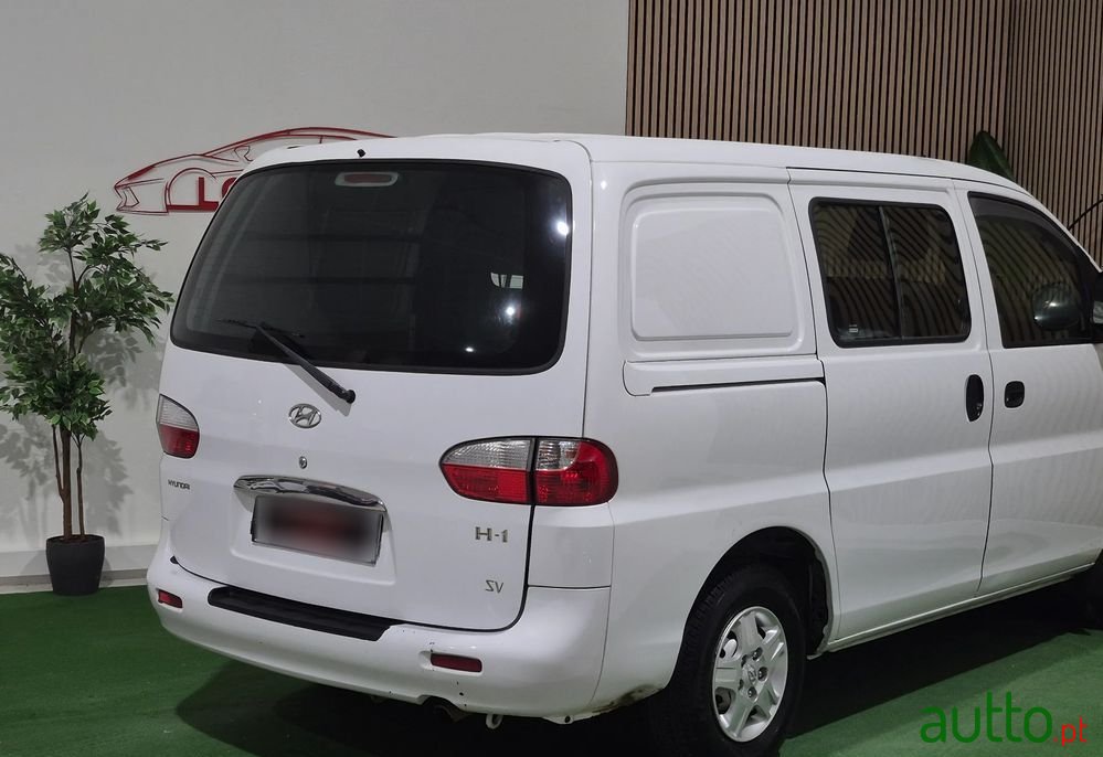 2002' Hyundai H-1 photo #5