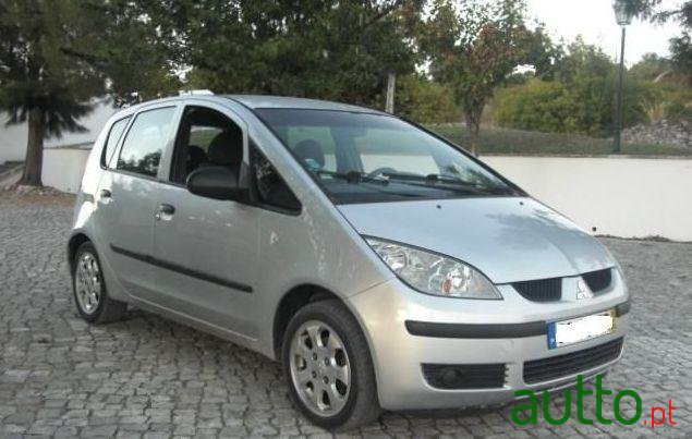2005' Mitsubishi Colt photo #1