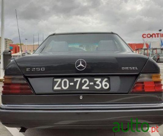 1989' Mercedes-Benz E-250 photo #3