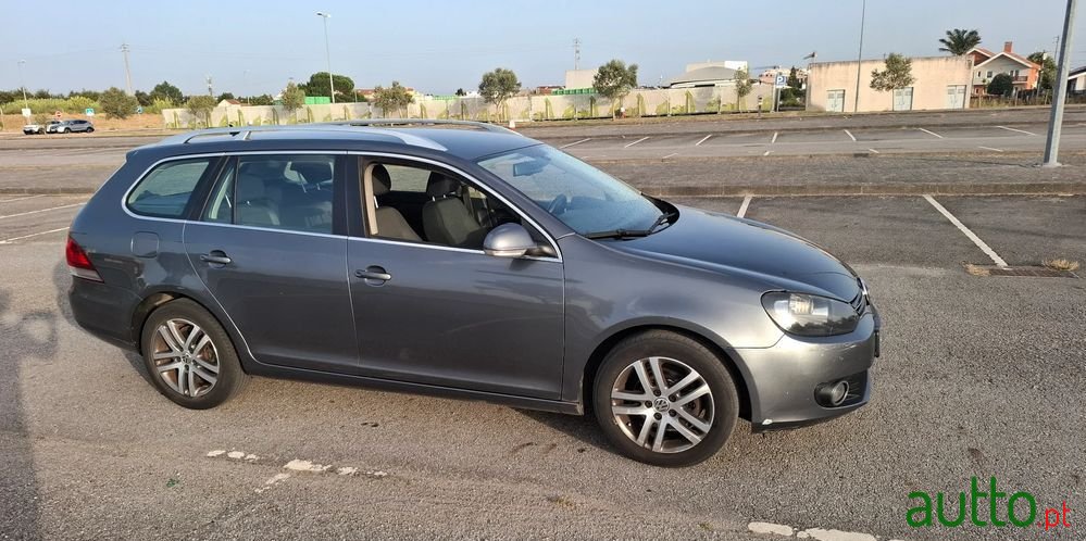 2011' Volkswagen Golf Variant photo #2