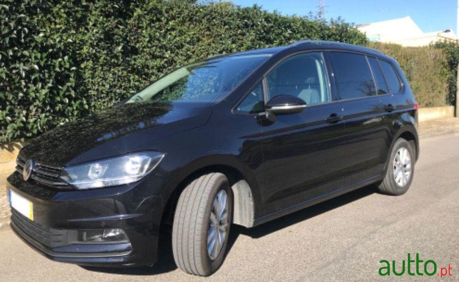 2018' Volkswagen Touran photo #1