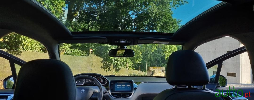 2015' Peugeot 208 photo #1