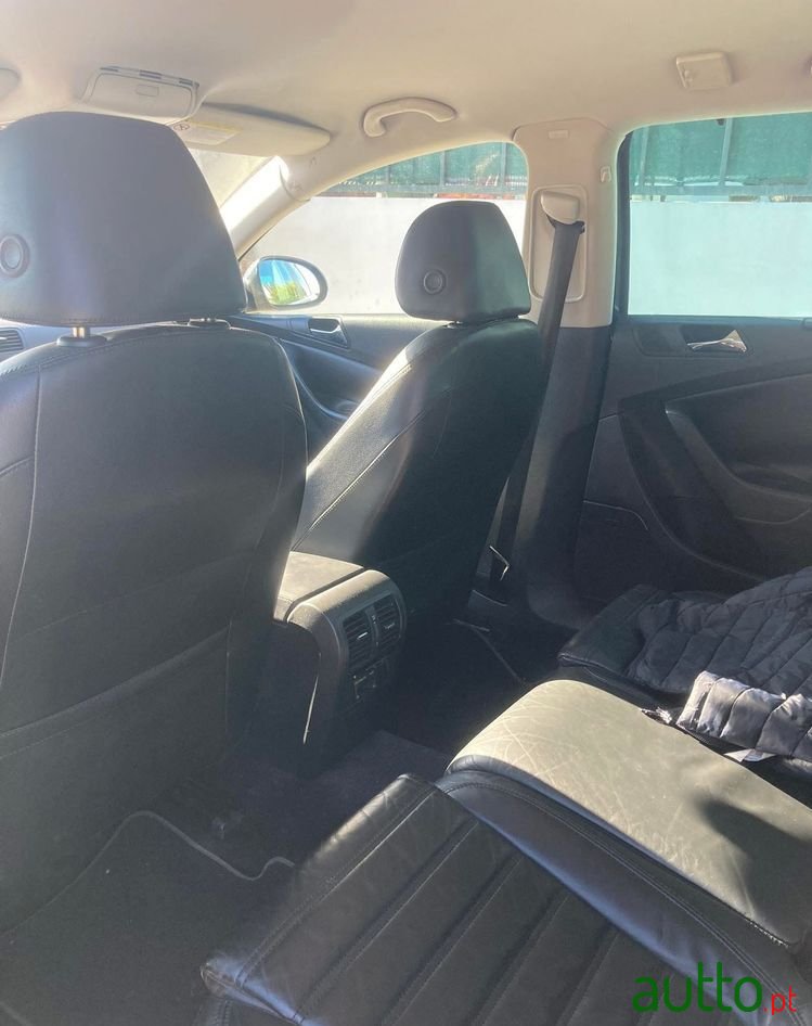 2007' Volkswagen Passat Variant photo #4