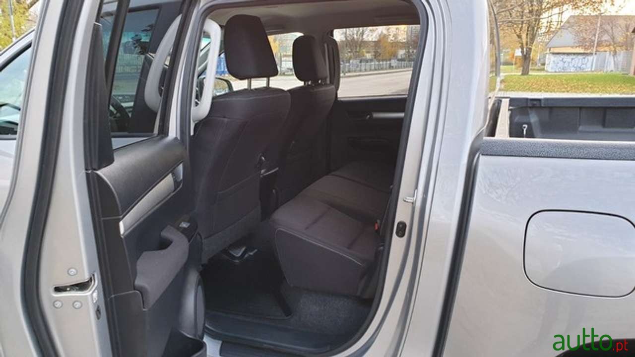 2017' Toyota photo #5