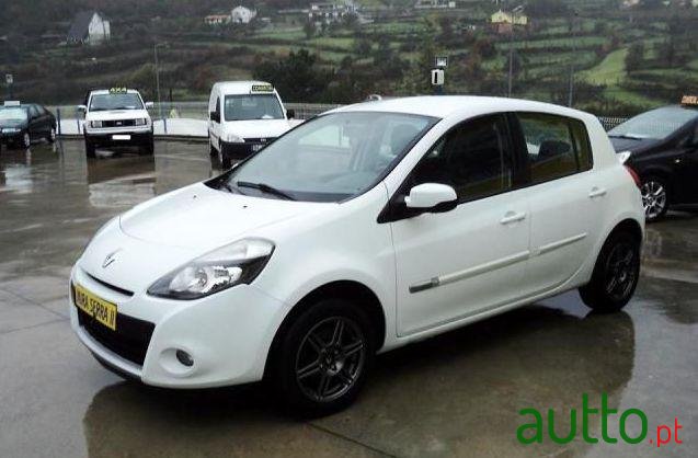 2012' Renault Clio 1.5 Dci Dynamique S photo #1