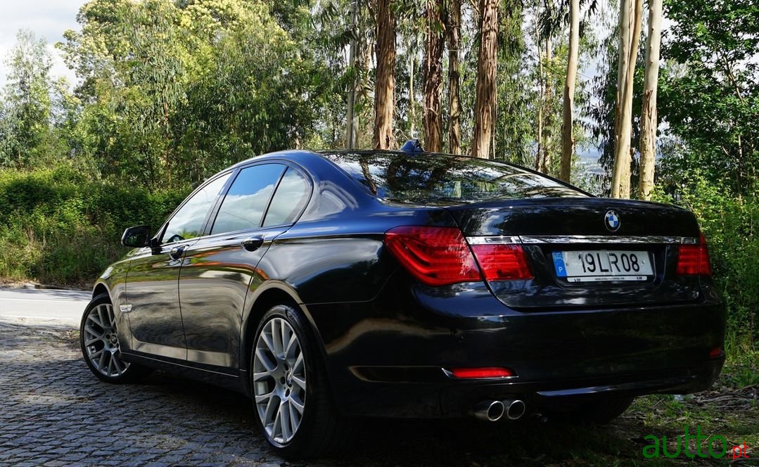 2010' BMW 730 photo #2