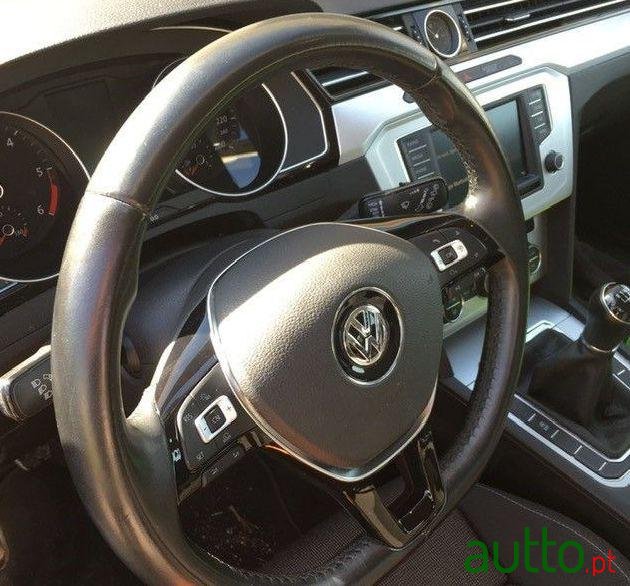 2016' Volkswagen Passat Variant photo #3