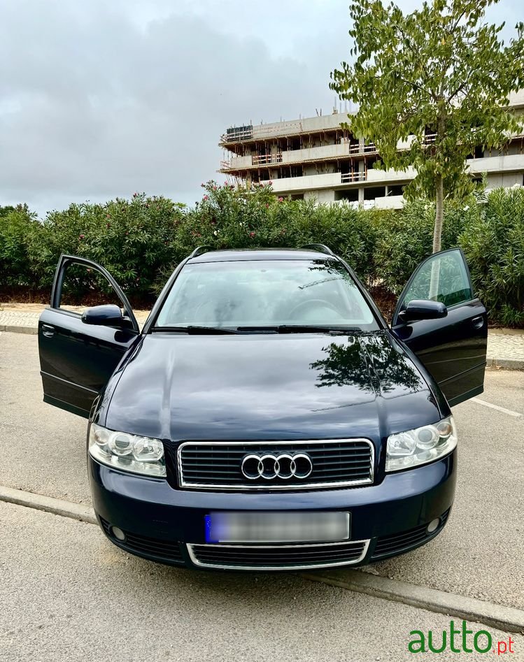 2002' Audi A4 Avant photo #2