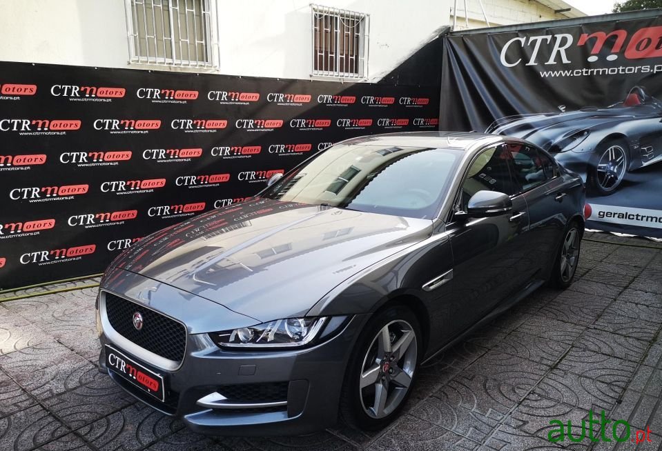 2016' Jaguar Xe photo #3