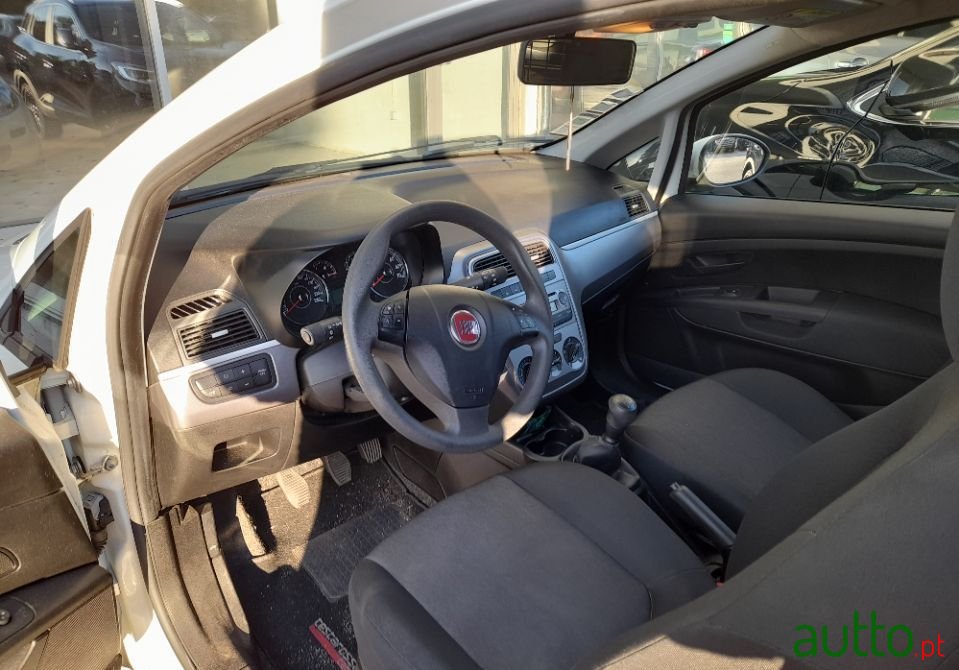 2014' Fiat Punto photo #6