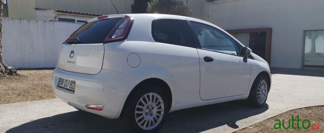 2014' Fiat Punto photo #1