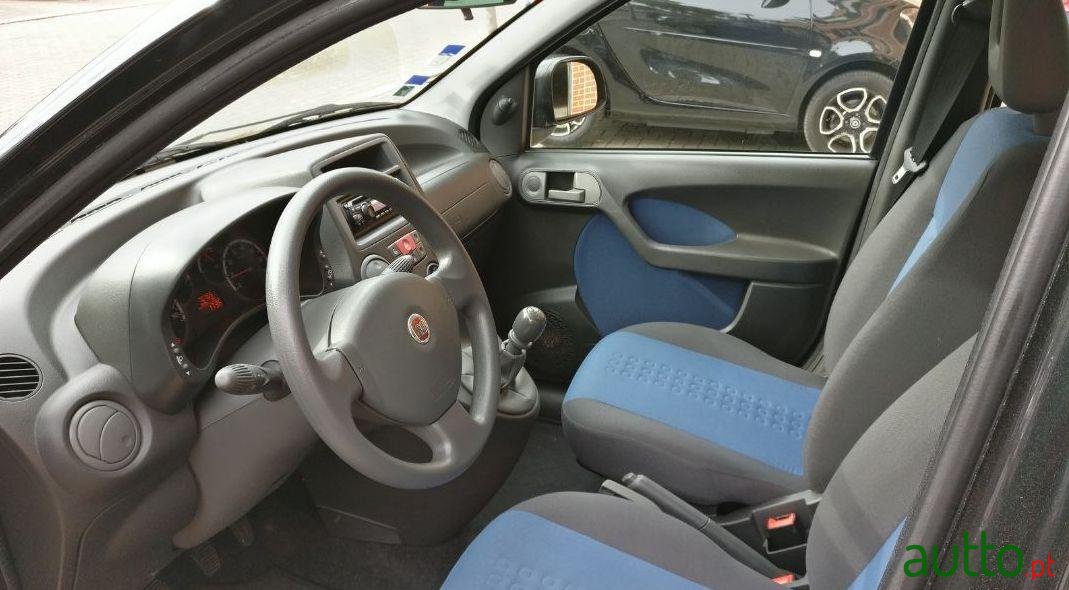 2010' Fiat Panda photo #2
