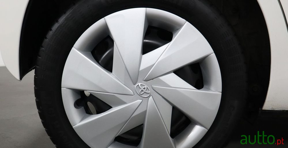 2015' Toyota Aygo 1.0 Plus photo #6