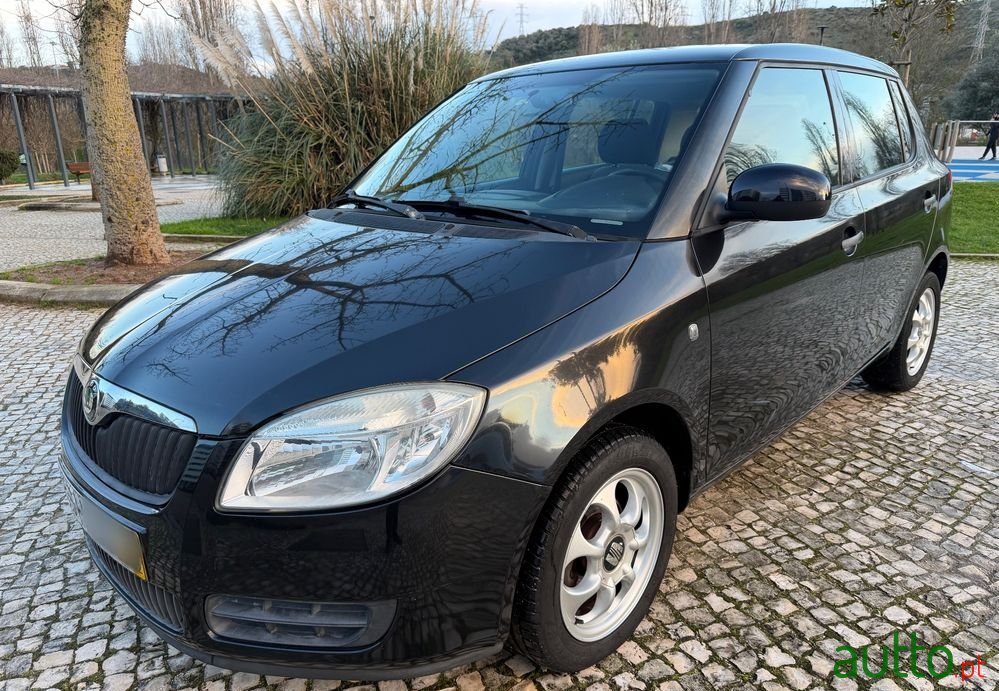 2008' Skoda Fabia photo #1