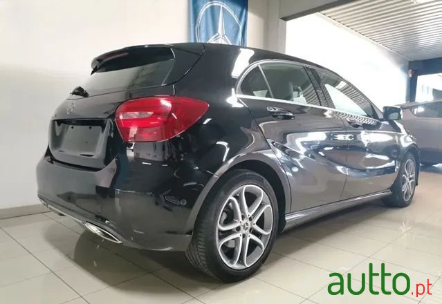 2018' Mercedes-Benz Classe A D Urban photo #3