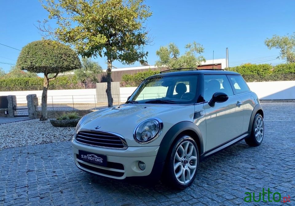 2010' MINI Cooper photo #3