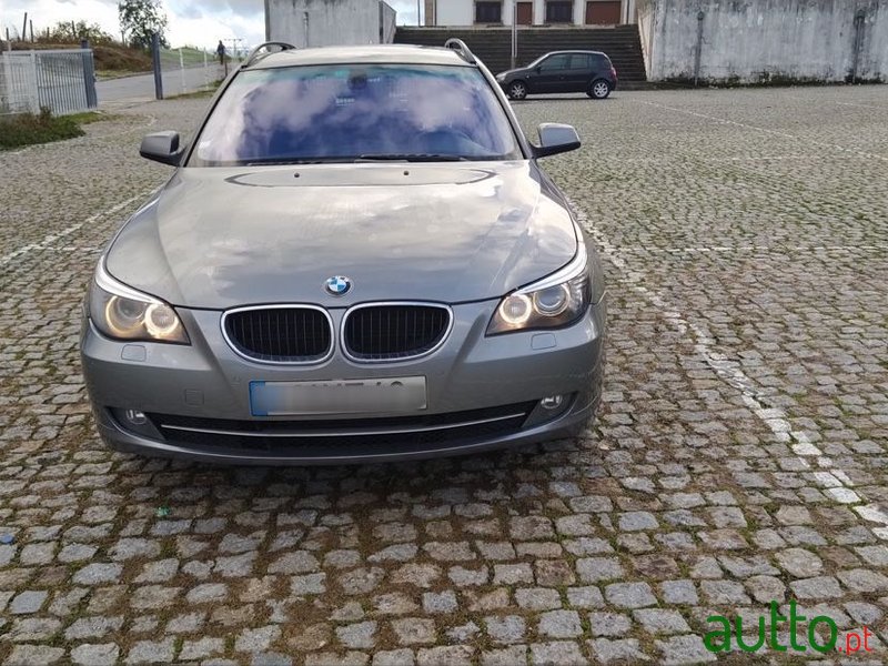 2010' BMW 520 photo #1