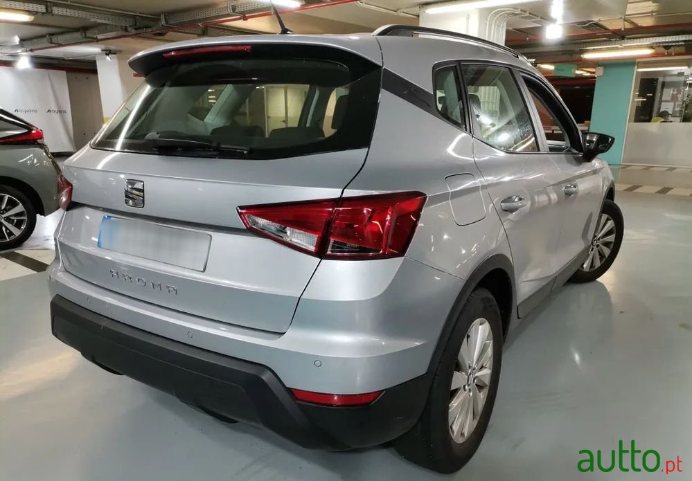 2020' SEAT Arona 1.0 Tsi Style photo #2
