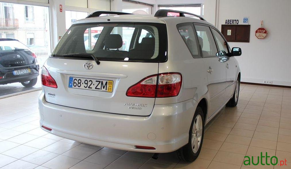 2005' Toyota Verso Avensis 2.0D4D photo #2