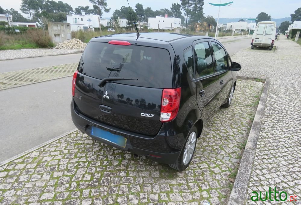 2010' Mitsubishi Colt photo #3