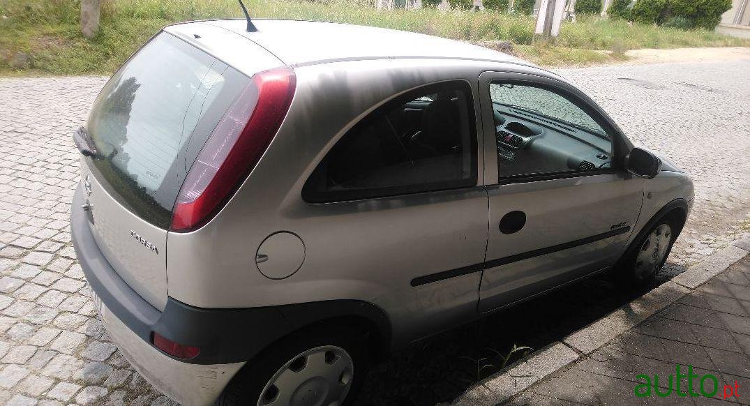 2001' Opel Corsa Confort photo #1
