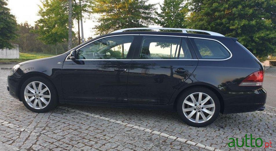 2011' Volkswagen Golf Variant photo #3