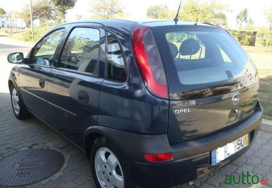 2001' Opel Corsa 1.2 Confort photo #1