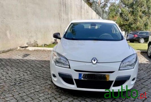 2010' Renault Megane Coupe photo #3