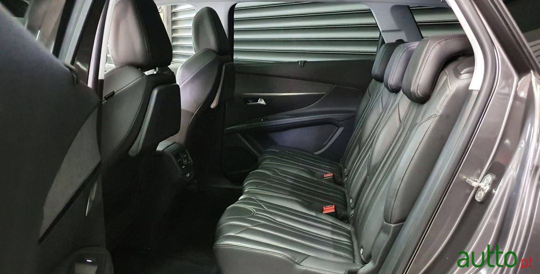 2017' Peugeot 5008 photo #6