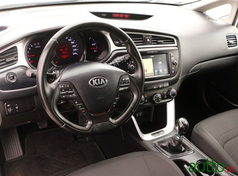 2017' Kia Ceed 1.4 Crdi Nav Line photo #2