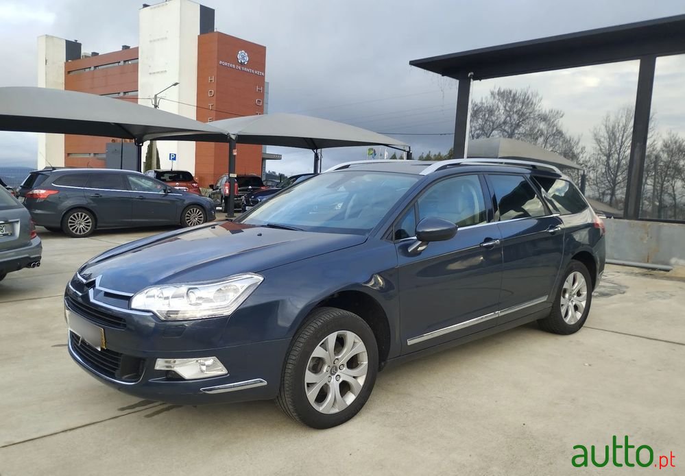 2010' Citroen C5 Tourer photo #3