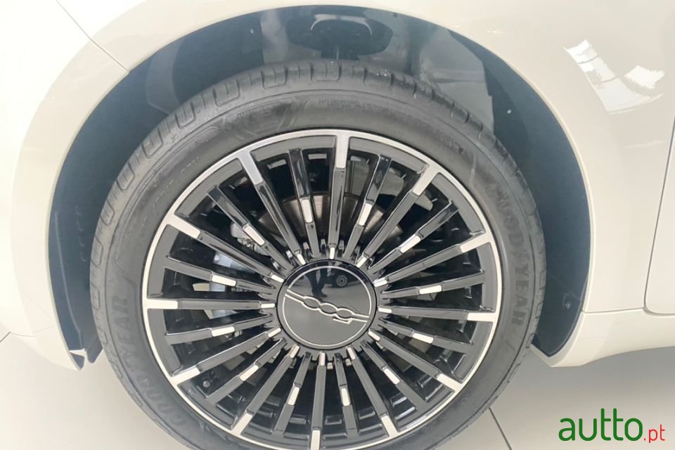 2022' Fiat 500 photo #4